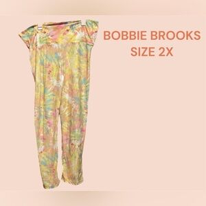 BOBBIE BROOKS MULTI. OLOR CESIGN YOGA PANTS WITH HIGH & WIDE WASTE NWOT